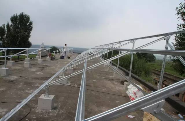 ●隆坊镇星星沟村投入20万元,安装了30千瓦的光伏发电
